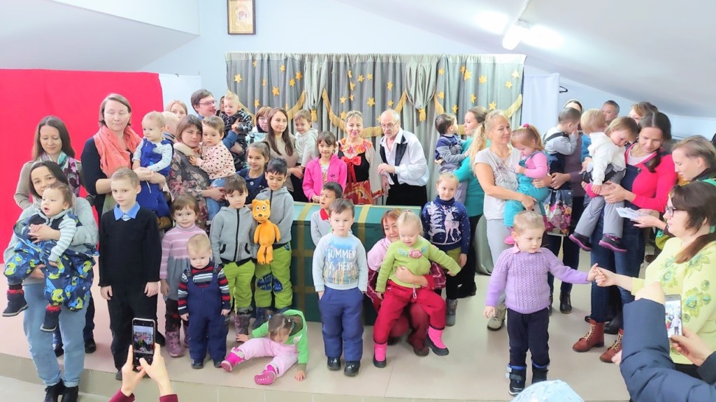 В Воскресной школе при храме Новомучеников и исповедников Российских г. Чебоксары прошел благотворительный спектакль для детей