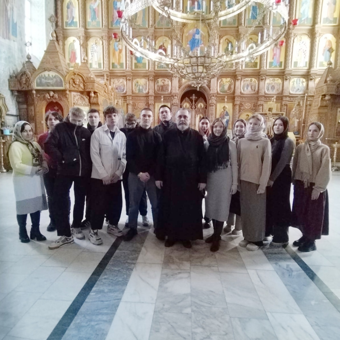 Ученики 8 и 9 класса «СОШ №65» посетили Храм Новомучеников и исповедников Российских