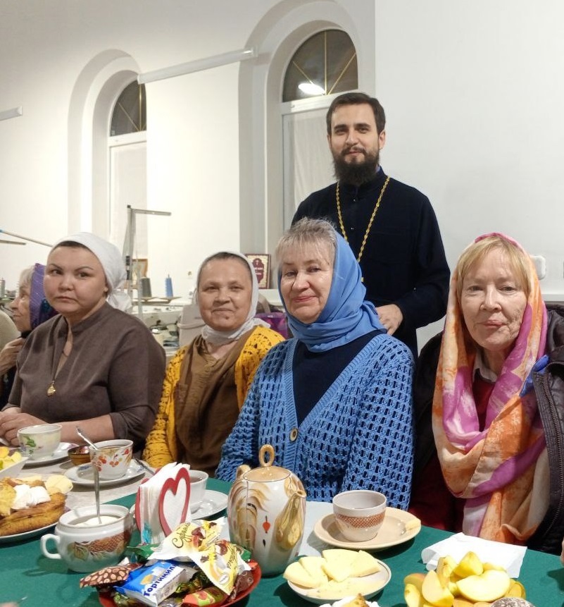 Пасхальная встреча настоятеля храма с прихожанами храма